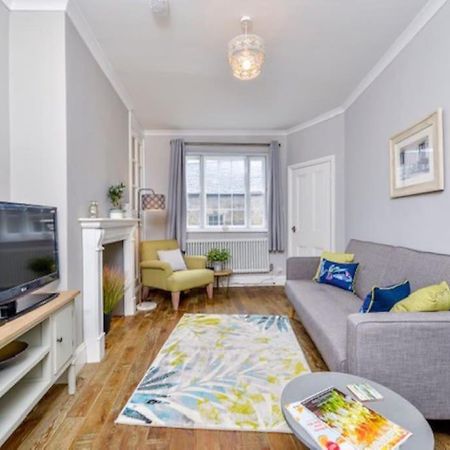 Victorian Townhouse - Stamford Centre - 2 Big Bedrooms, Living Room Kitchen Etc Tastefully Decorated Kültér fotó