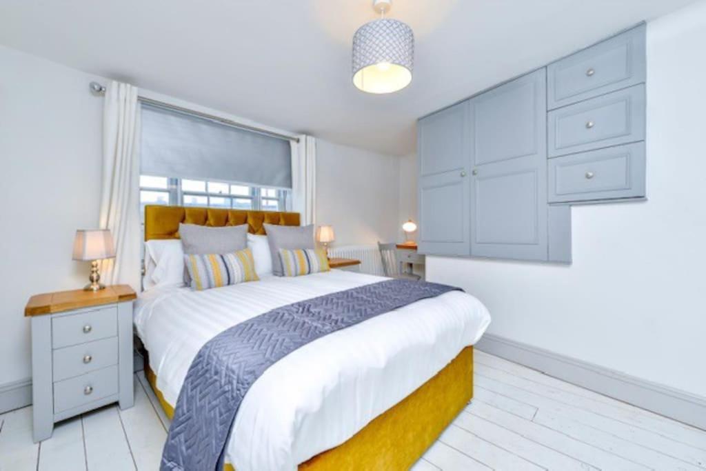 Victorian Townhouse - Stamford Centre - 2 Big Bedrooms, Living Room Kitchen Etc Tastefully Decorated Kültér fotó