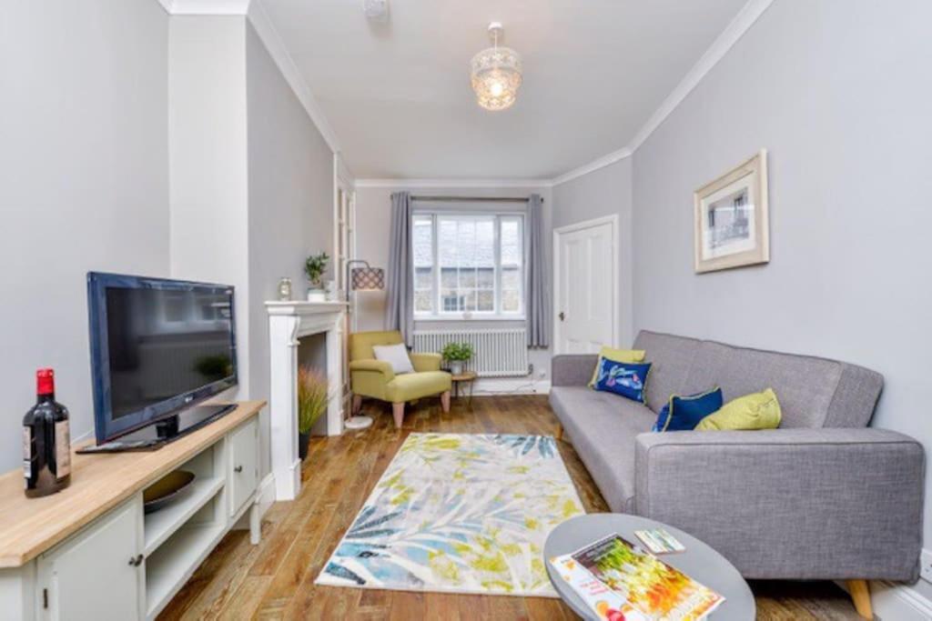 Victorian Townhouse - Stamford Centre - 2 Big Bedrooms, Living Room Kitchen Etc Tastefully Decorated Kültér fotó