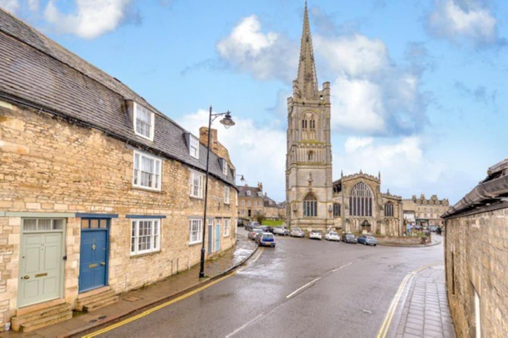 Victorian Townhouse - Stamford Centre - 2 Big Bedrooms, Living Room Kitchen Etc Tastefully Decorated Kültér fotó