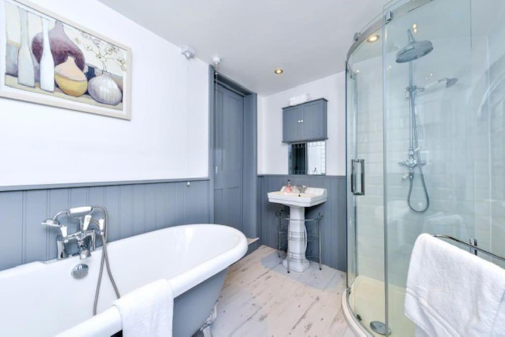 Victorian Townhouse - Stamford Centre - 2 Big Bedrooms, Living Room Kitchen Etc Tastefully Decorated Kültér fotó