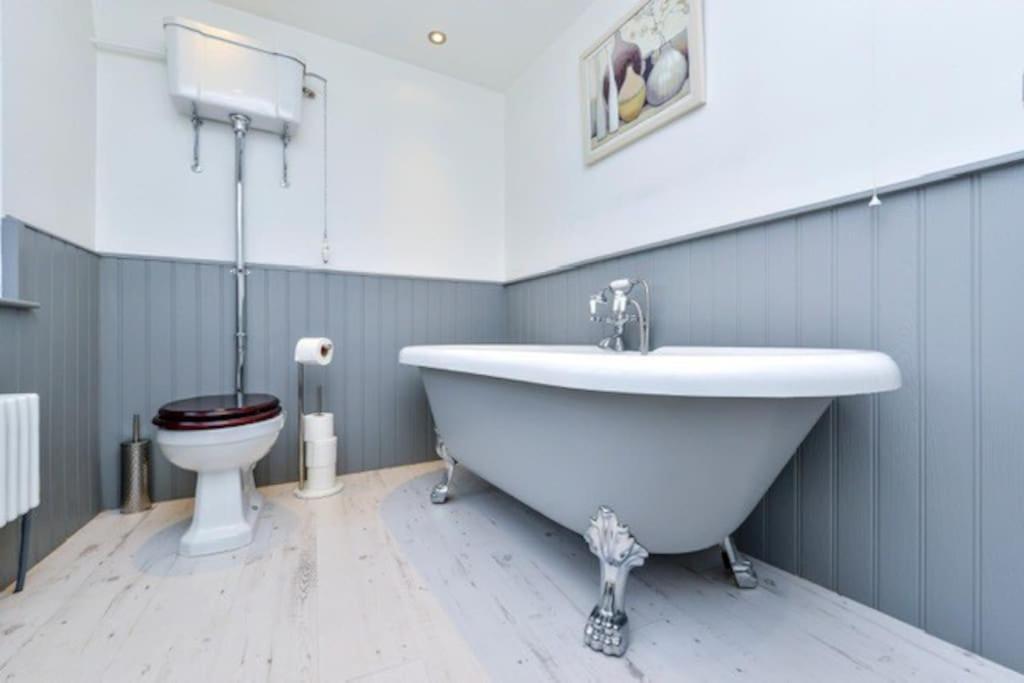 Victorian Townhouse - Stamford Centre - 2 Big Bedrooms, Living Room Kitchen Etc Tastefully Decorated Kültér fotó